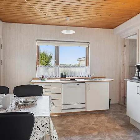 Semesterbostad Lovely In With Kitchen